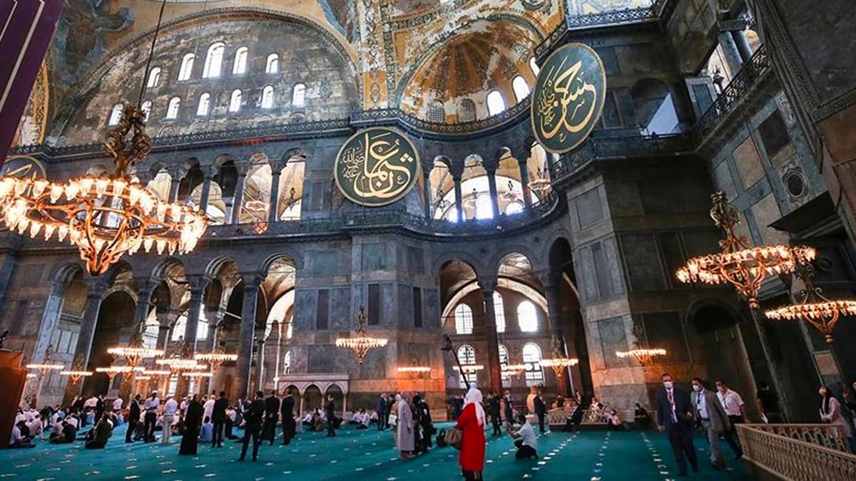 Ayasofya-i Kebir Cami-i �erifi 24 saat ibadete a��k