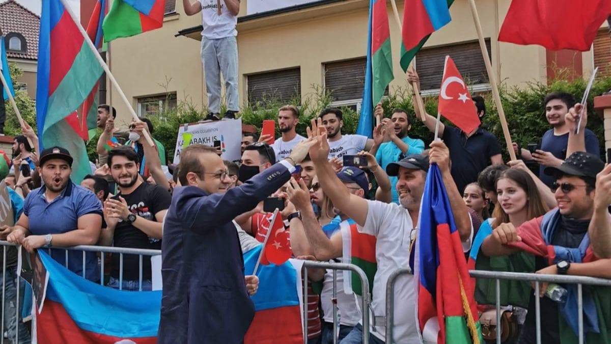 ekya'da Azerbaycan ve Trkiye Trklerinden Ermenilere kar protesto