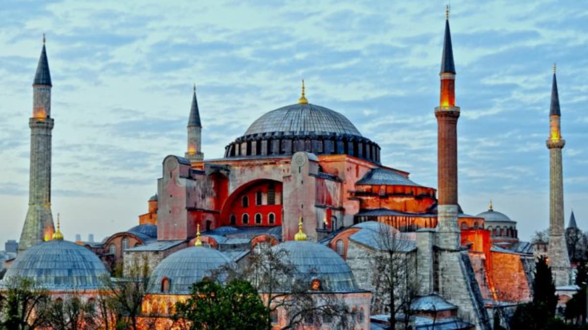 D�nyan�n g�z� �stanbul'un sembol� Ayasofya'da! Sosyal medyada da g�ndem oldu