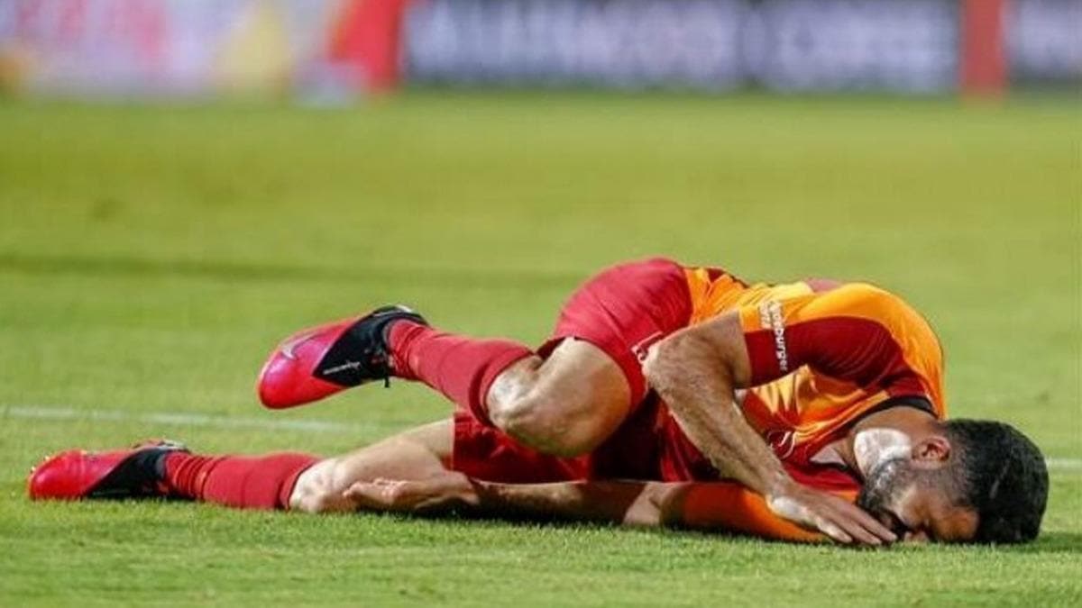 Galatasaray'da Emre Akbaba man 3. dakikasnda sakatland