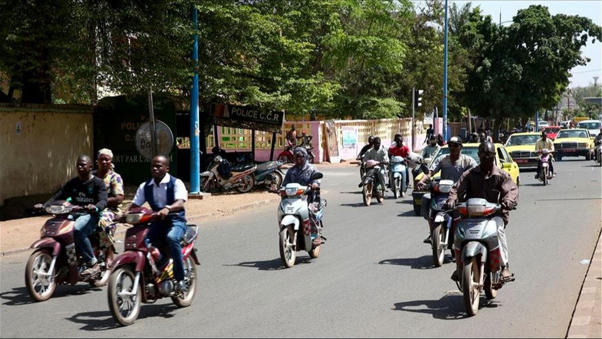 Mali, hava ve kara snrlarn aacan duyurdu 