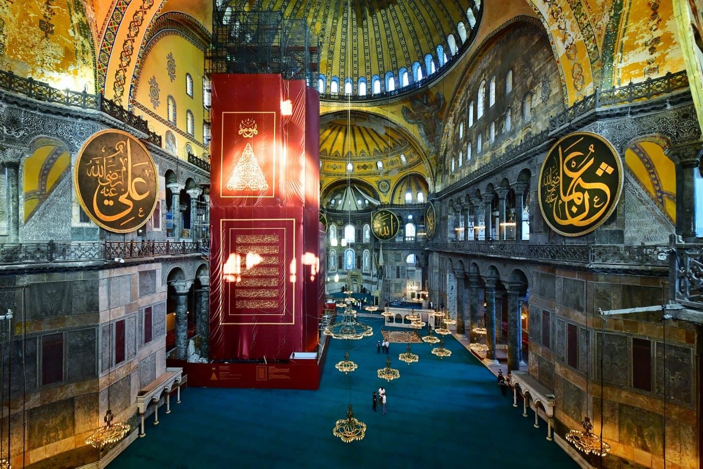 Ayasoyfa Camii'nin a��l���na saatler kala heyecanland�ran kare