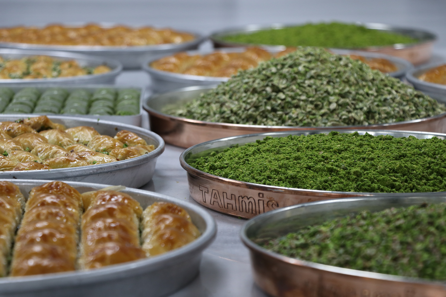 G�n do�madan tezgah�n ba��na ge�iyorlar... Damak �atlatan bu lezzete bayram �ncesi yo�un talep