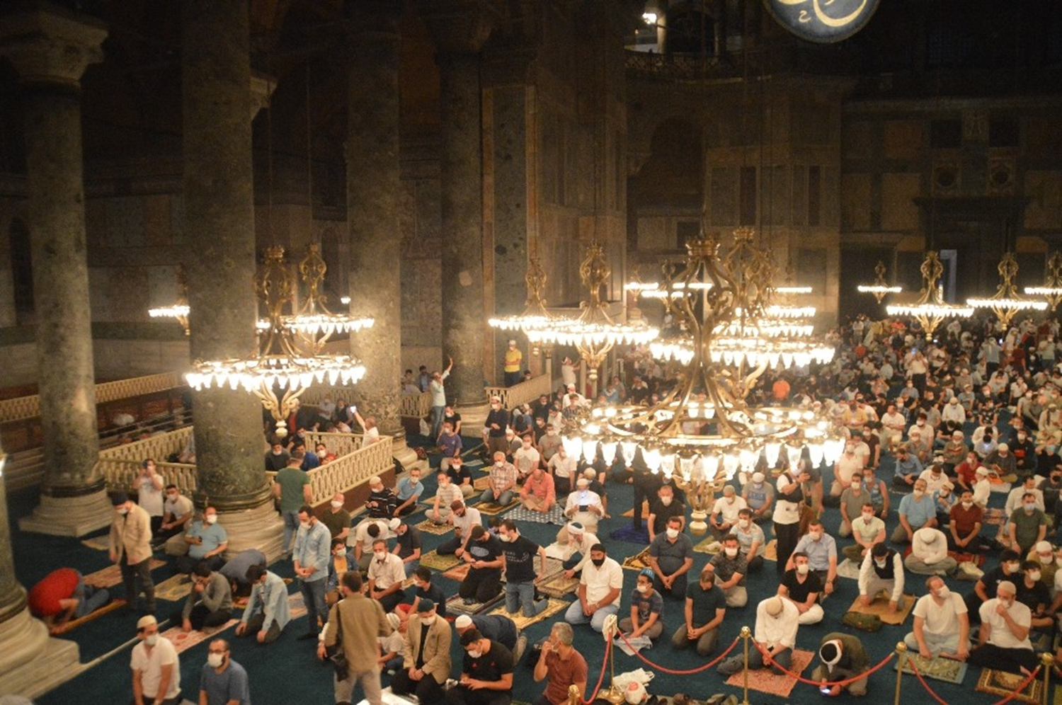 Tarihi anlar: Ayasofya'da 86 y�l sonra ilk sabah namaz�