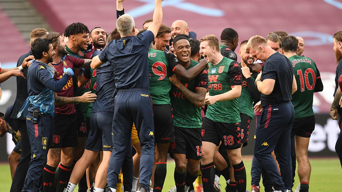 �ngiltere'de k�me d��me hatt� nefesleri kesti! Aston Villa ligde kald�