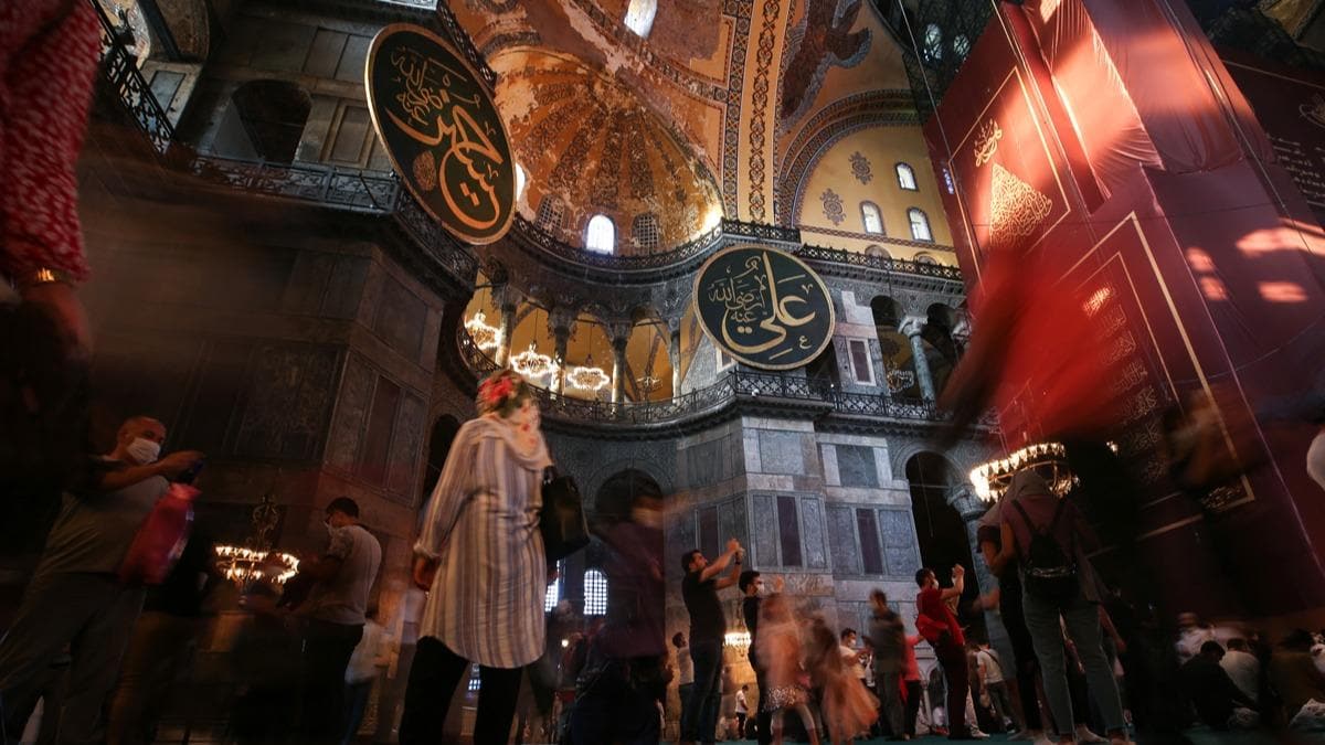 Trkiye'nin Ayasofya Camii kararna ran'dan destek: Takdire ayan bir adm