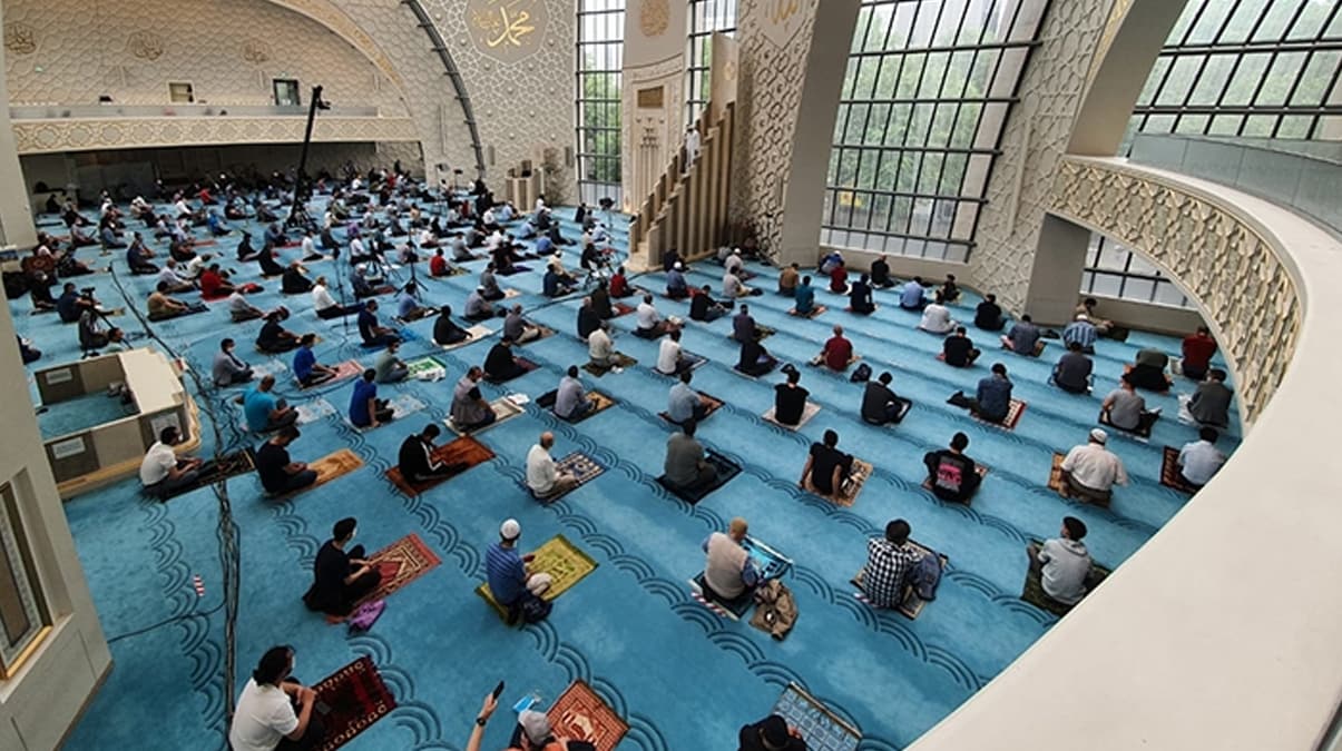 Bilim Kurulu �yesinden bayram namaz� uyar�s�: Abdestinizi mutlaka...