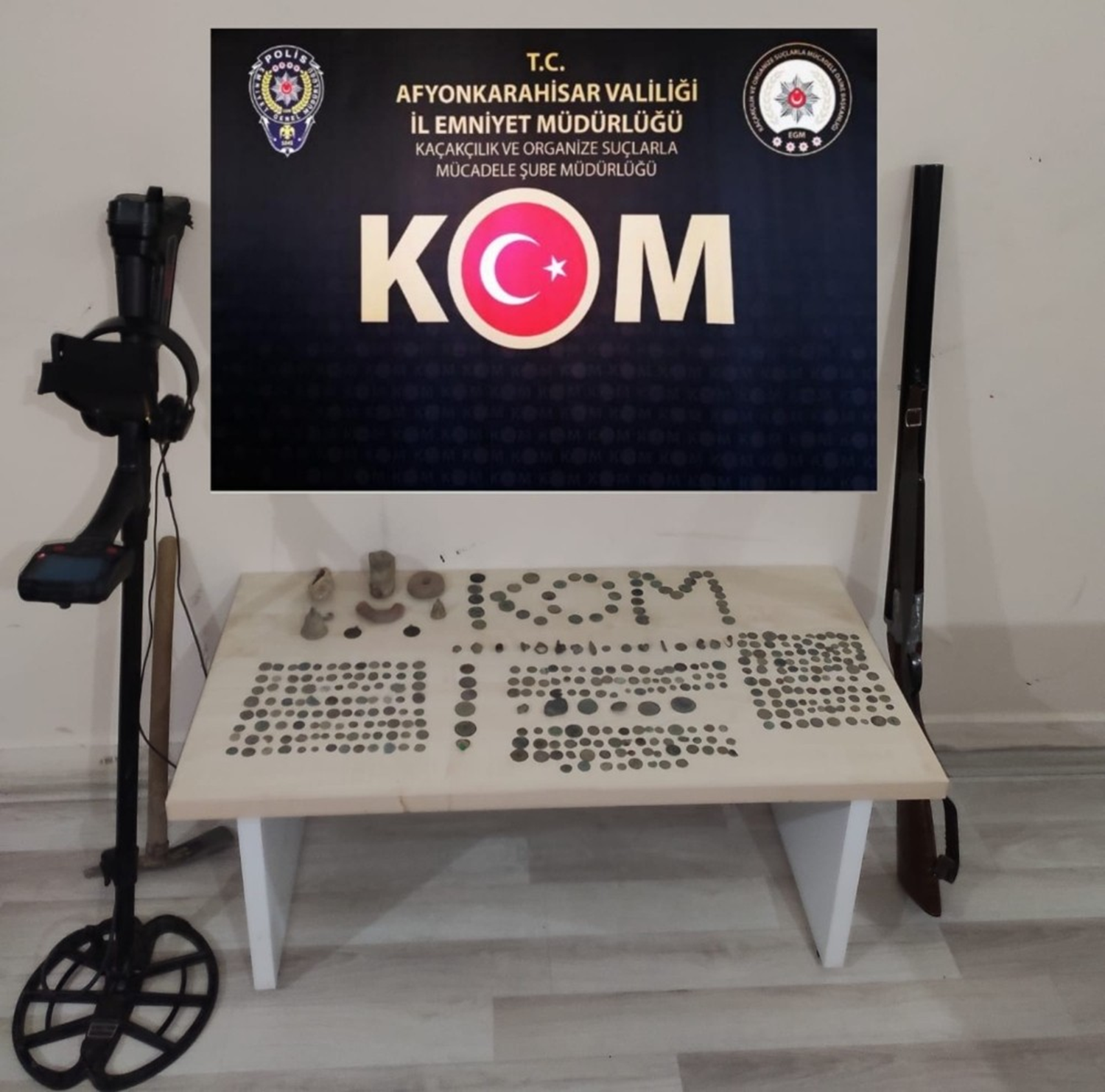 Mezar ta��n� dahi �alan define avc�lar�na polis operasyonu