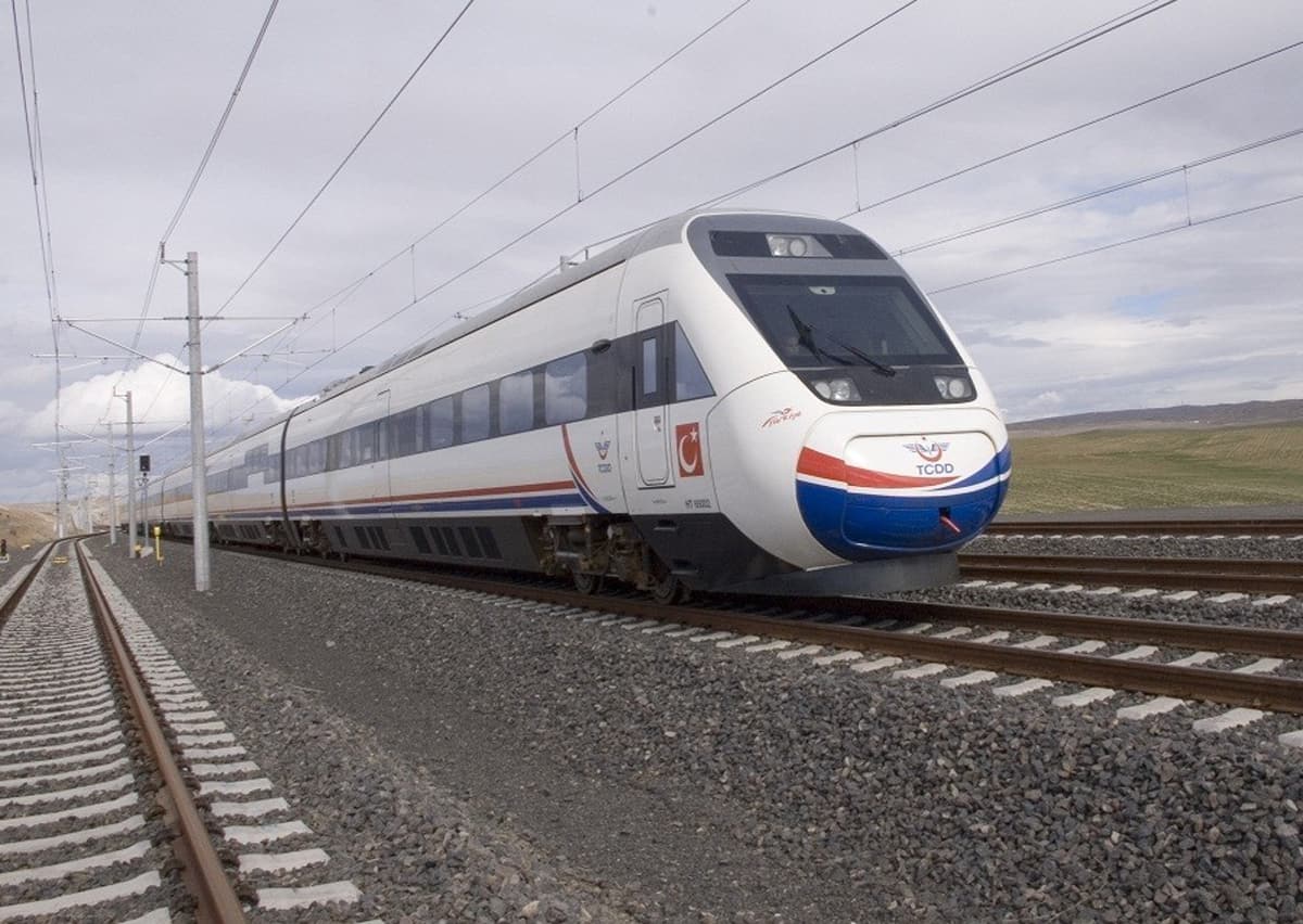 Ula�t�rma Bakanl���: Ankara-�stanbul-Ankara hatt�nda ek YHT seferleri d�zenlenecek