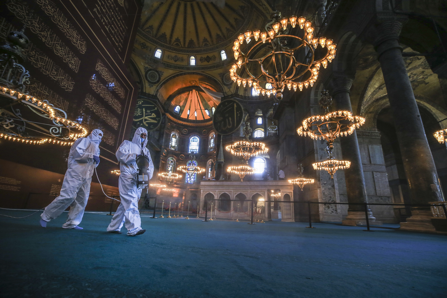 86 y�l sonra ilk! Ayasofya-i Kebir Cami-i �erifi bayram namaz�na haz�rlan�yor