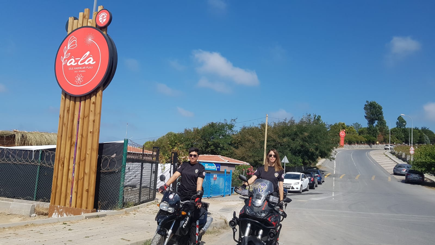 �ile'de a��lan kad�nlar plaj� kad�n polislere emanet