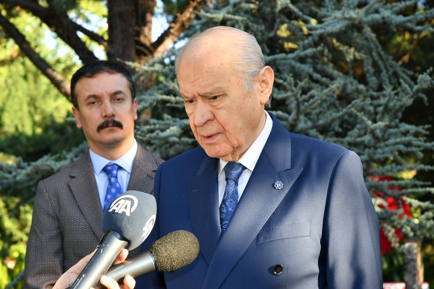 Alparslan T�rke�'in mezar�n� ziyaret eden Bah�eli'den �nemli a��klamalar
