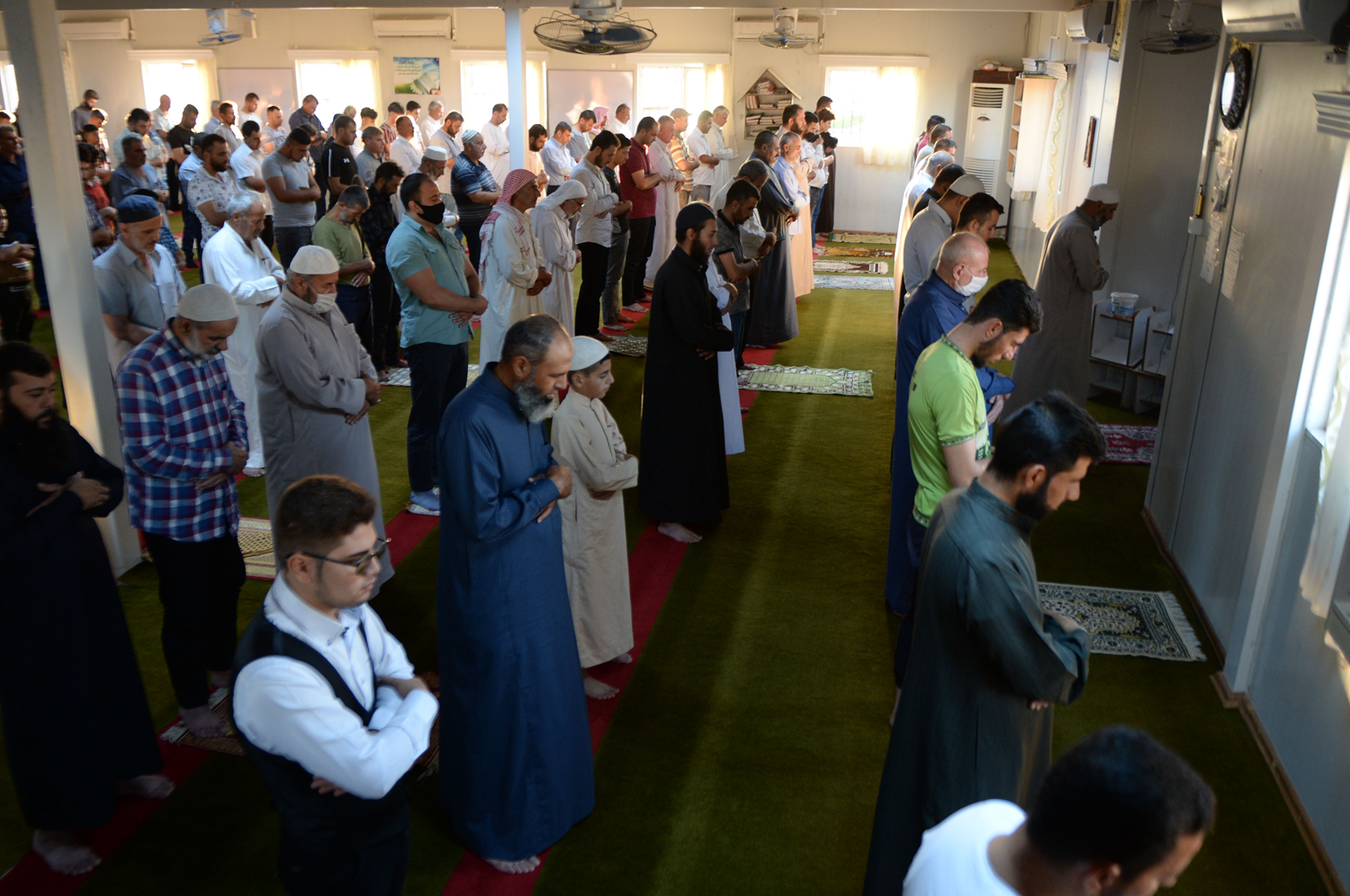 �� sava�tan ka�arak T�rkiye'ye s���nan Suriyeliler bayram� buruk ge�iriyor