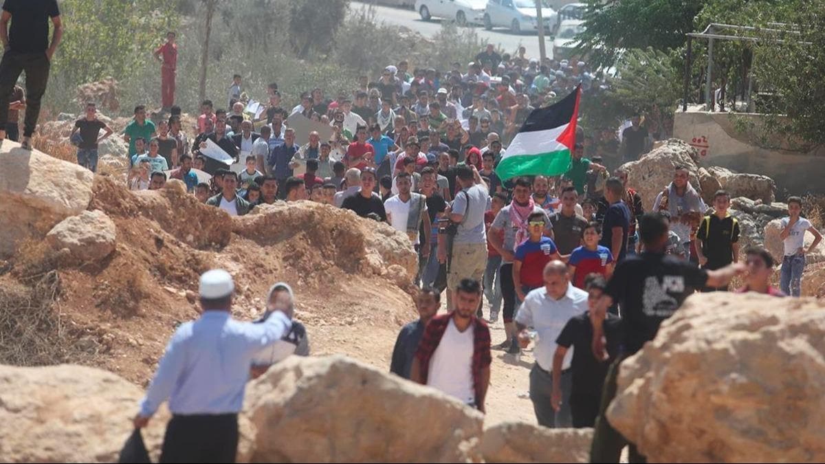 srail askerleri igal altndaki Bat eria'da 7 Filistinliyi yaralad