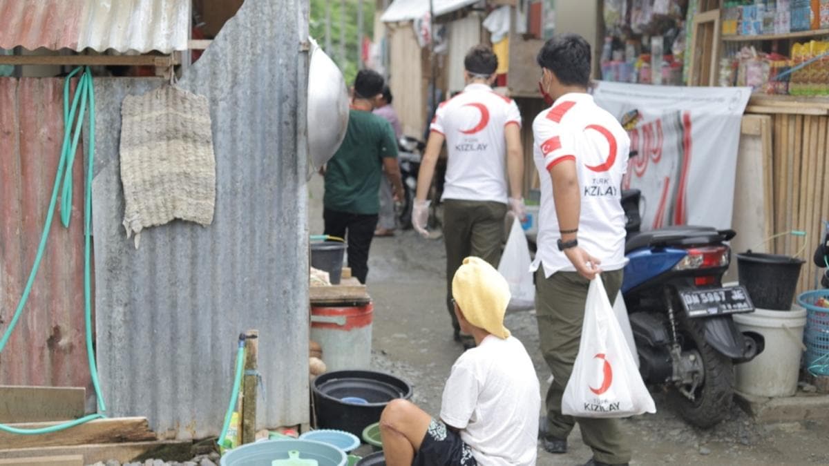 Kzlay'dan Endonezya'da 13 bin aileye kurban eti