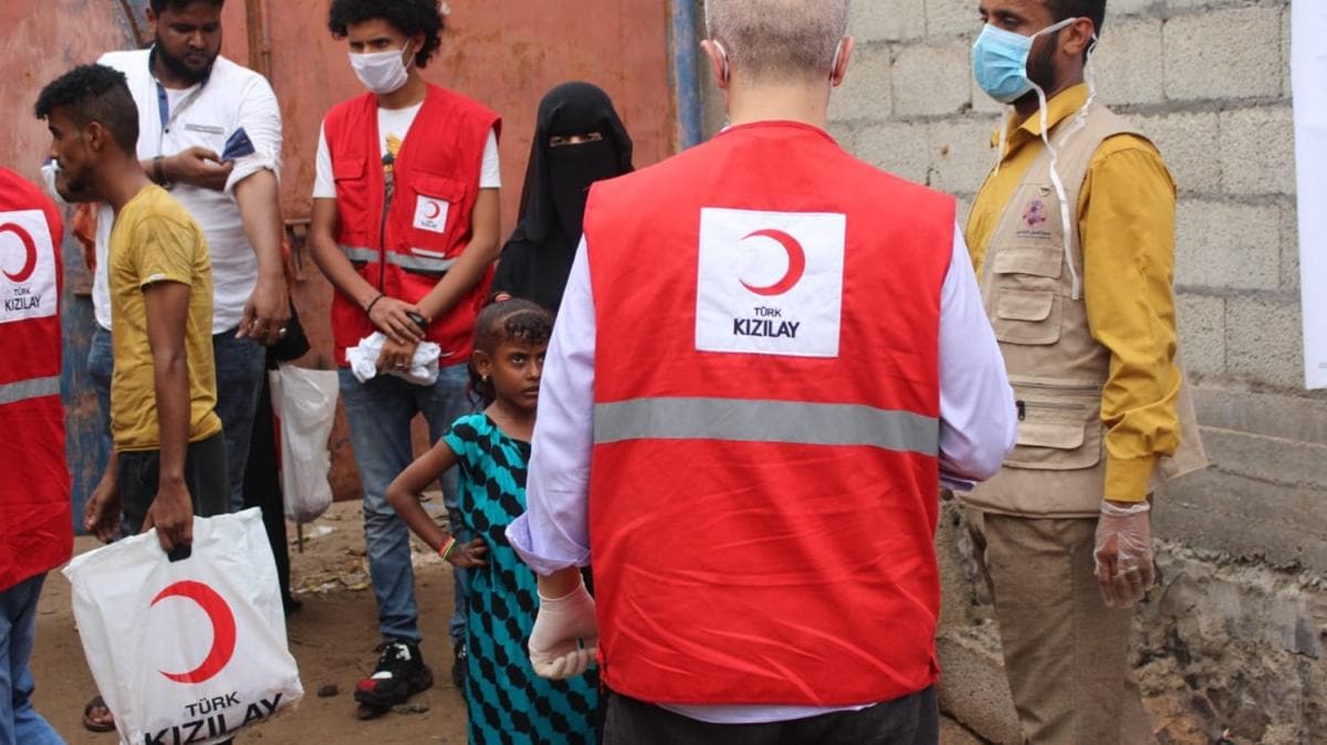 Yemen'de Trk Kzlay 13 bin aileye kurban eti datyor 