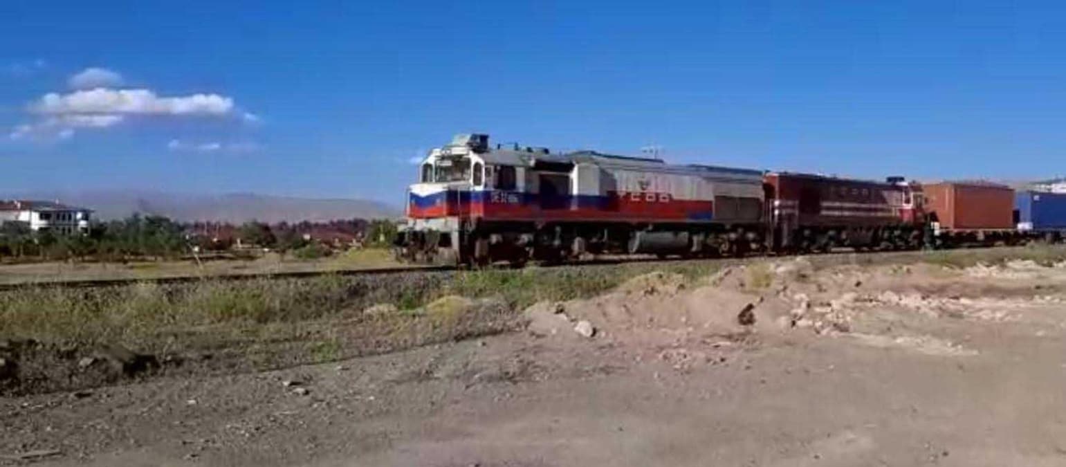 �in'den hareket eden 1056 metrelik 'dev tren' T�rkiye'de