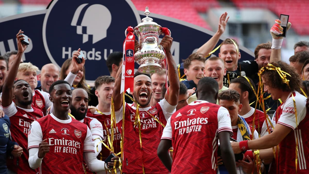 Arsenal, FA Cup'� m�zesine g�t�rd�