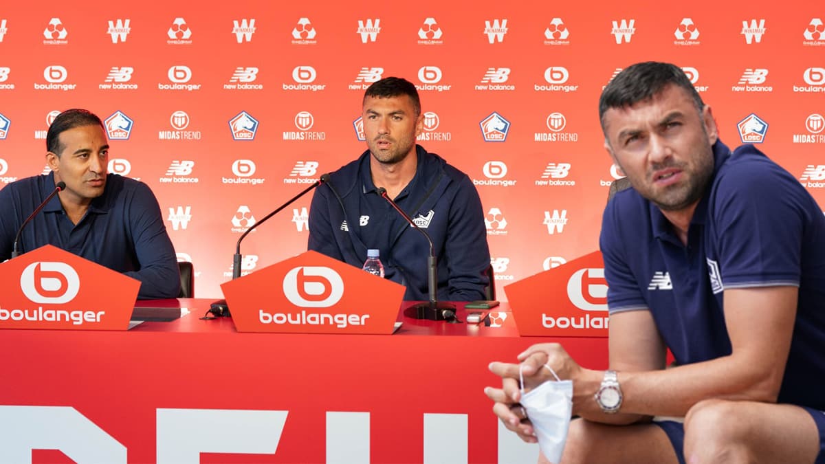 Burak Y�lmaz'�n imza t�reninde dikkat �eken detay