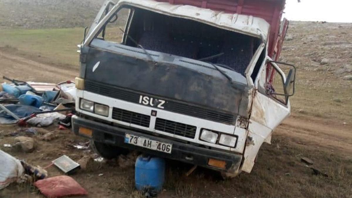 Van'da iileri tayan kamyonetin devrilmesi sonucu 1 kii ld, 17 kii yaraland 