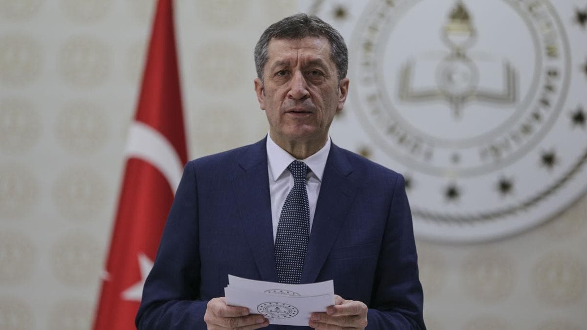 Bakan Seluk fedakar retmenleri telefonla arayarak teekkr etti 