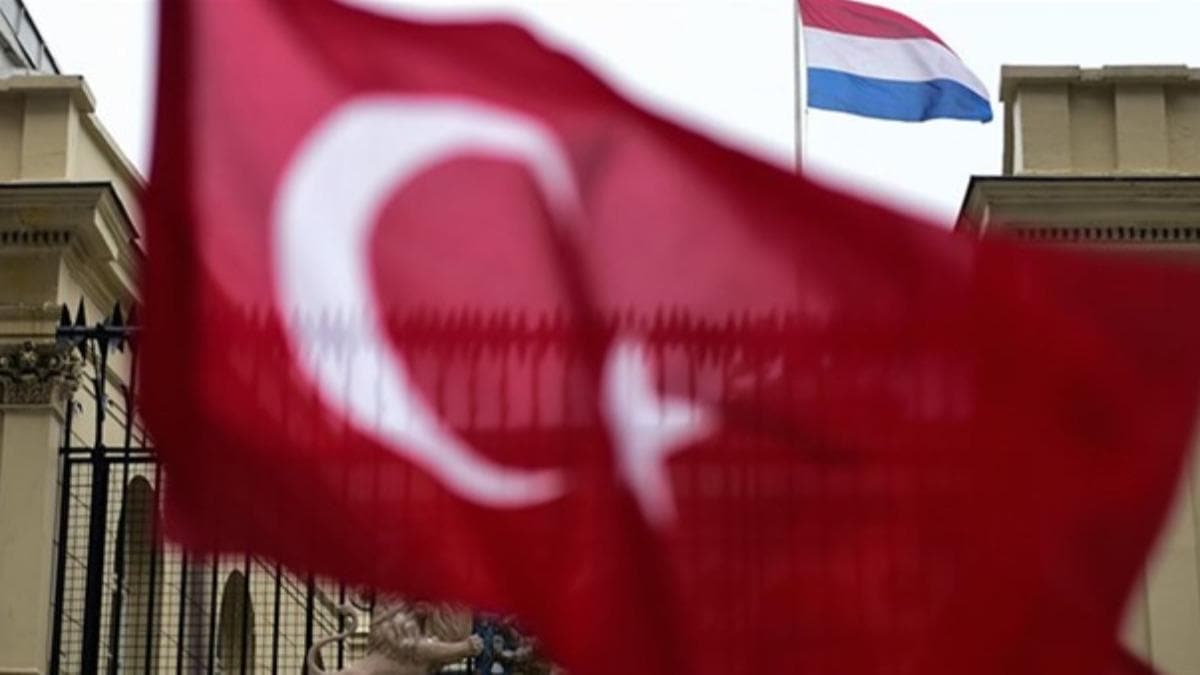 Hollanda'dan fla karar: Trkiye'den dnenler iin yasak kalkt