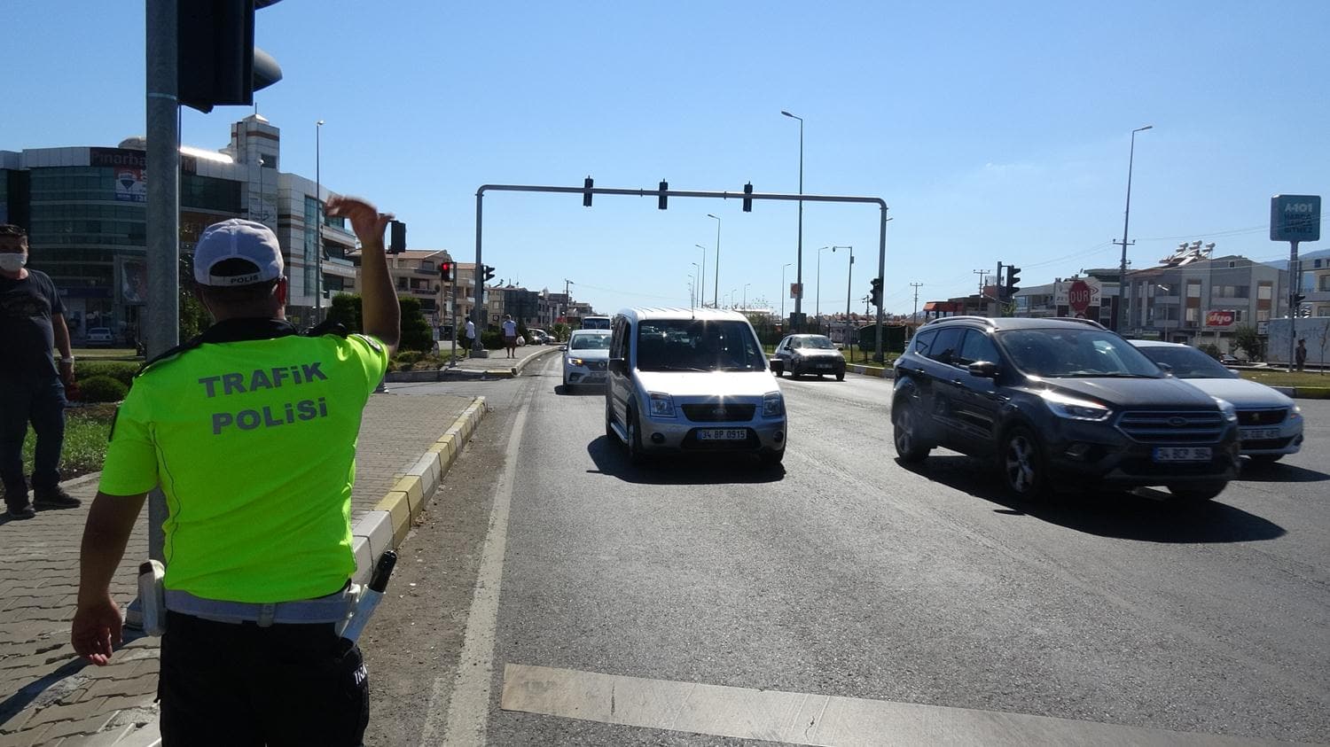 Edremit K�rfezi'nde yollarda d�n�� yo�unlu�u