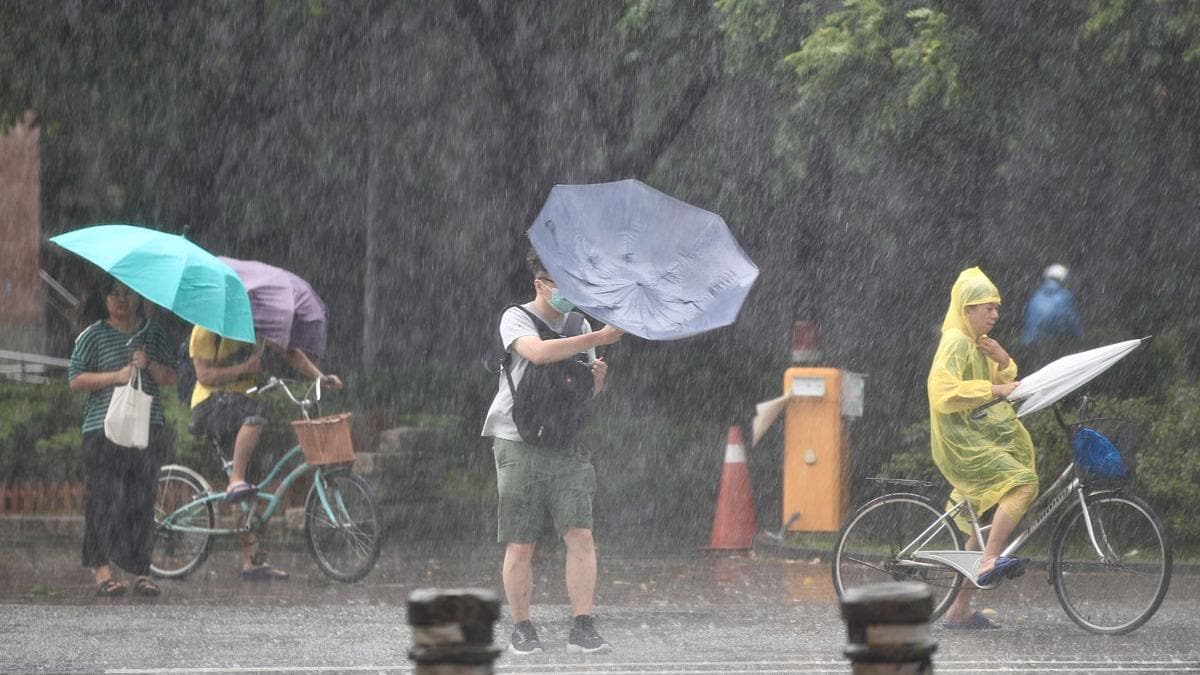 in'de turuncu alarm! Hagupit tayfunu nedeniyle yz binlerce kii tahliye edildi