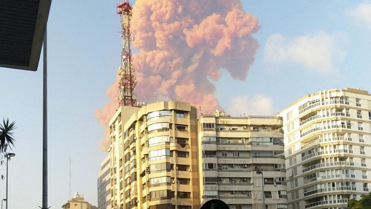 Lbnan'n bakenti Beyrut'ta byk bir patlama meydana geldi