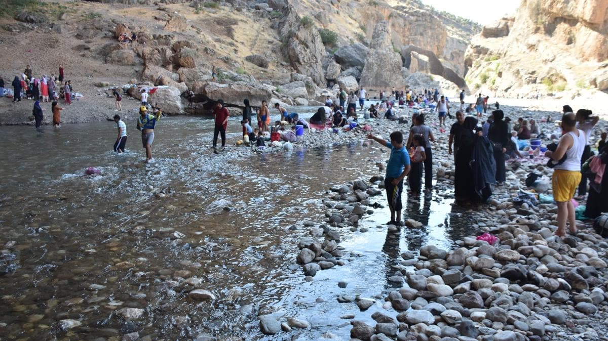Adyaman'a gelen turistler Kahta ay'nda serinliyor