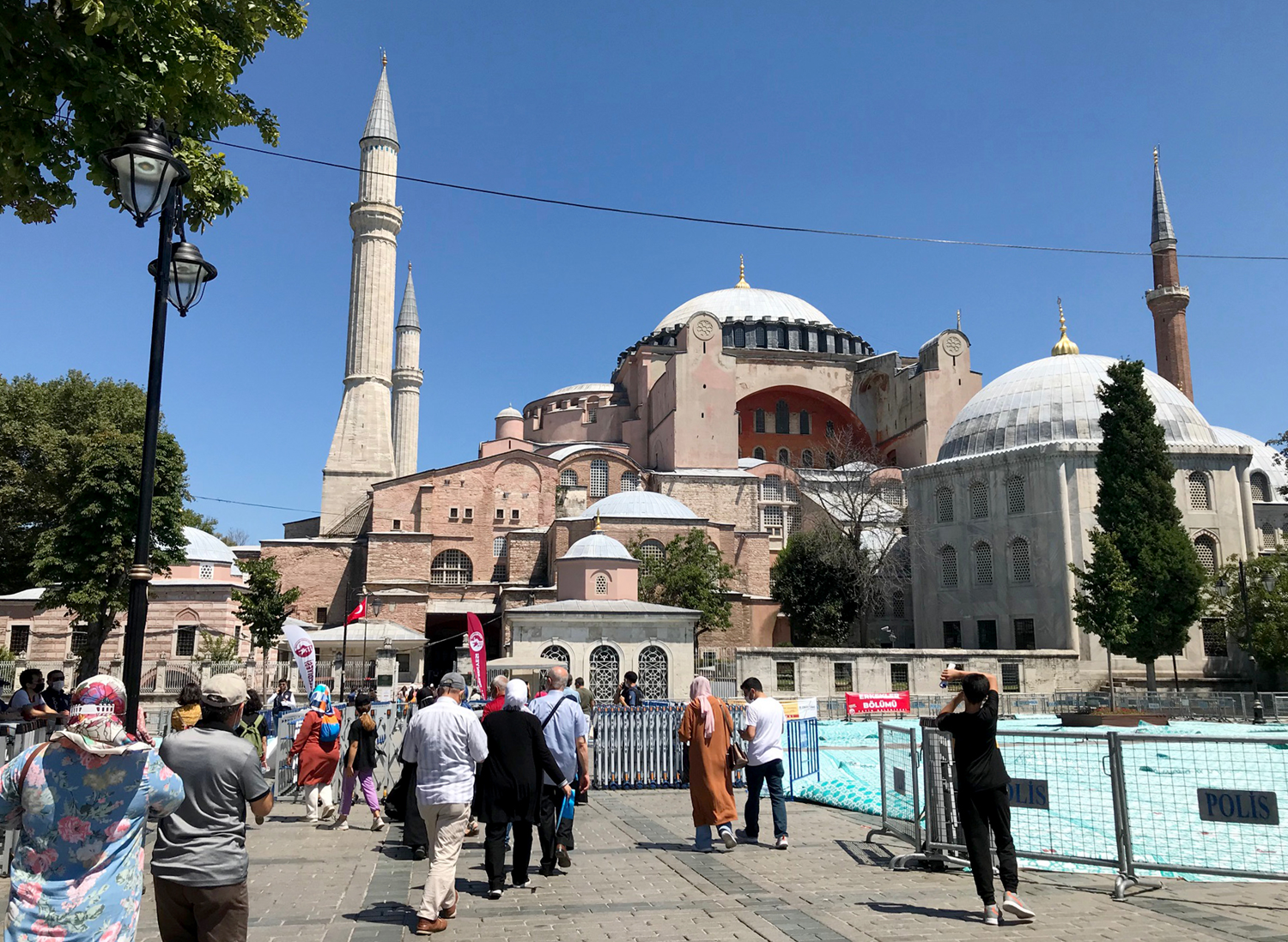 Ayasofya Camii'nde ziyaret�i yo�unlu�u devam ediyor