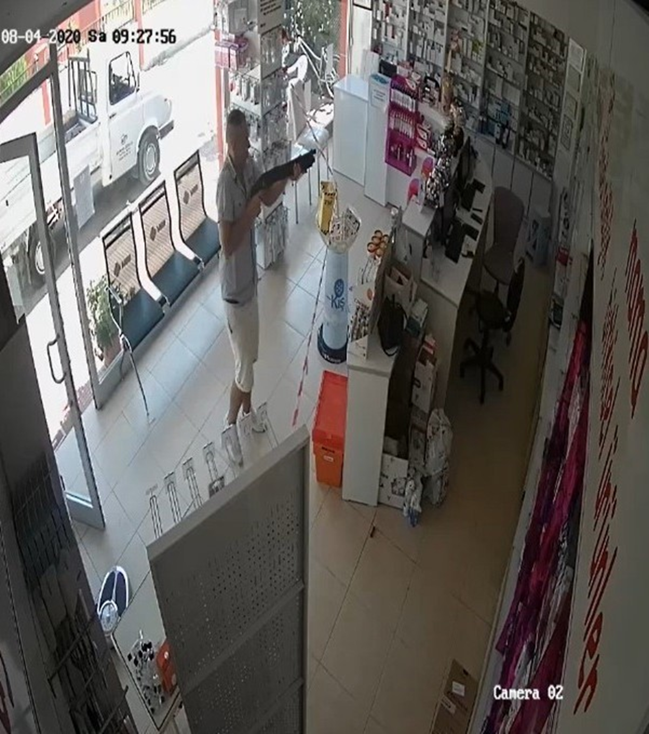 Deh�eti ya�atm��t�! T�fekli sald�rgan tutukland�