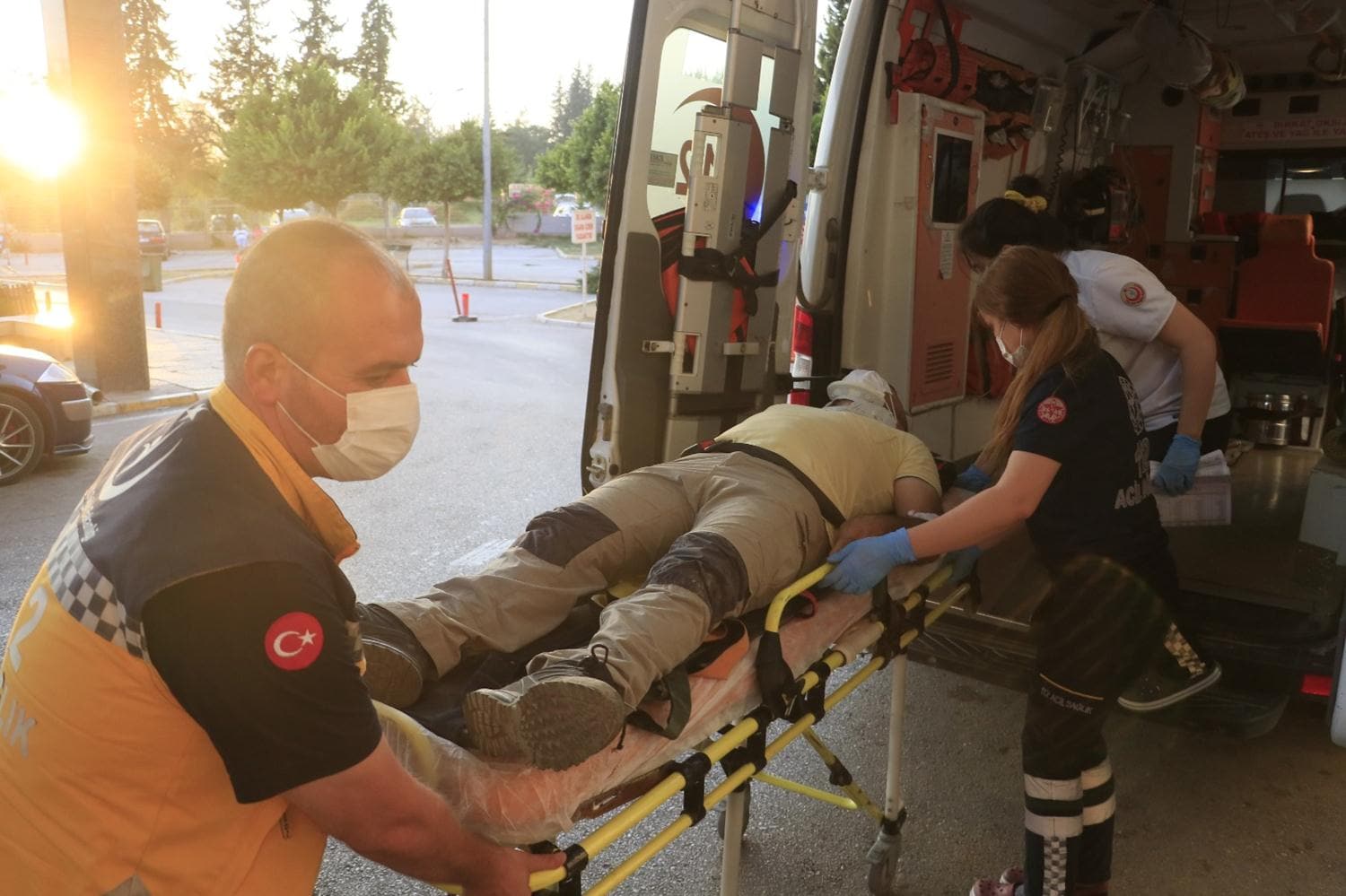 Yama� para��t� yaparken metrelerce y�kseklikten d���p, yaraland�