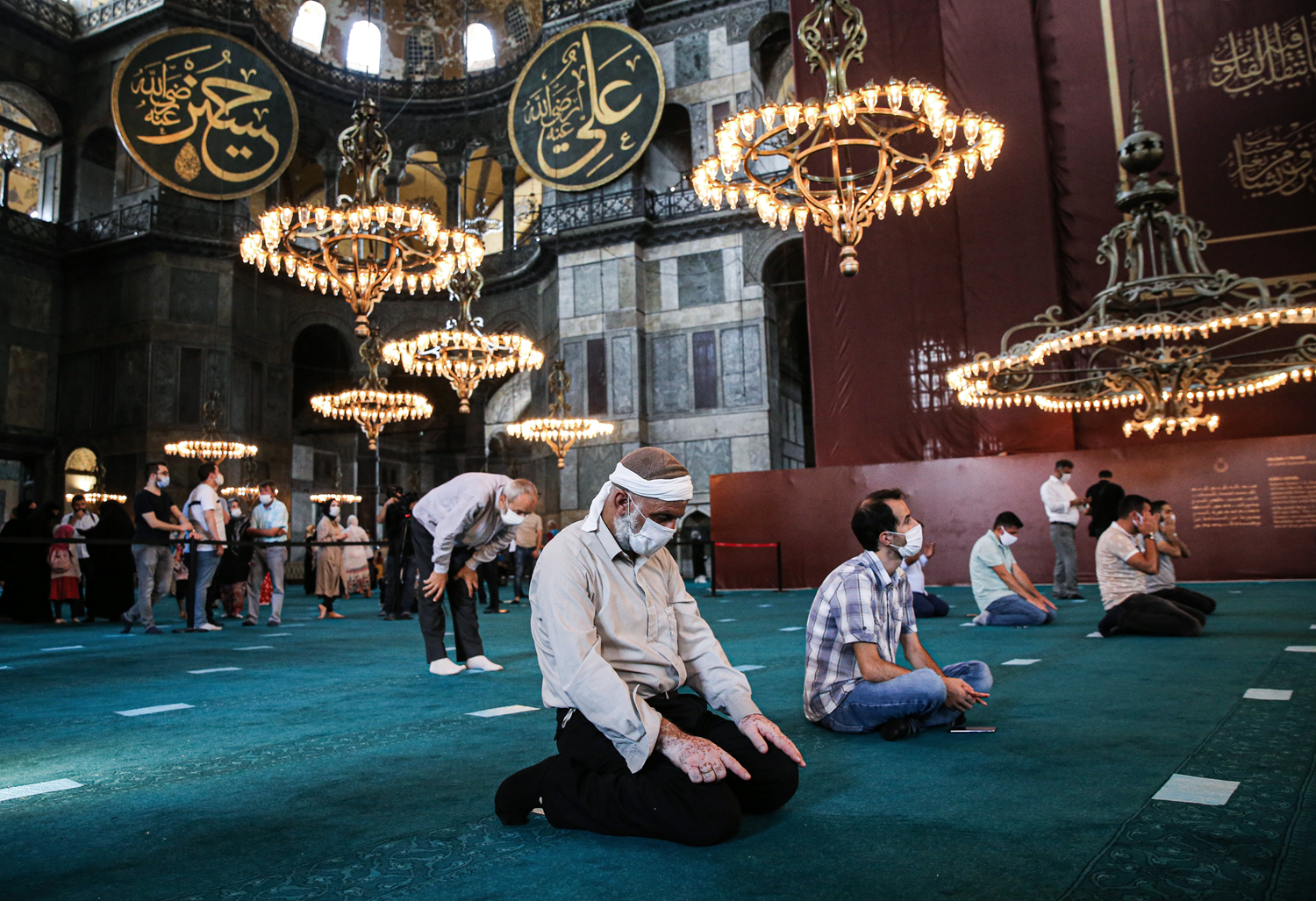 Ayasofya-i Kebir Cami-i �erifi'ne yo�un ilgi s�r�yor