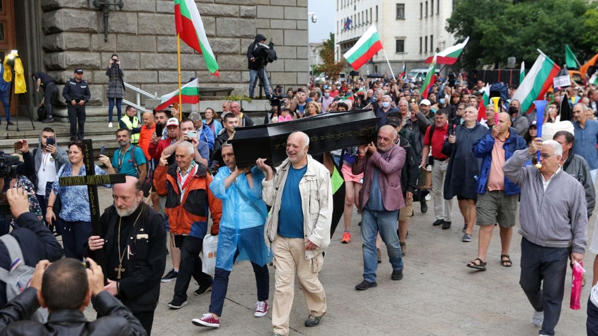 Bulgaristan'da koalisyon hkmeti istifa etmeme karar ald