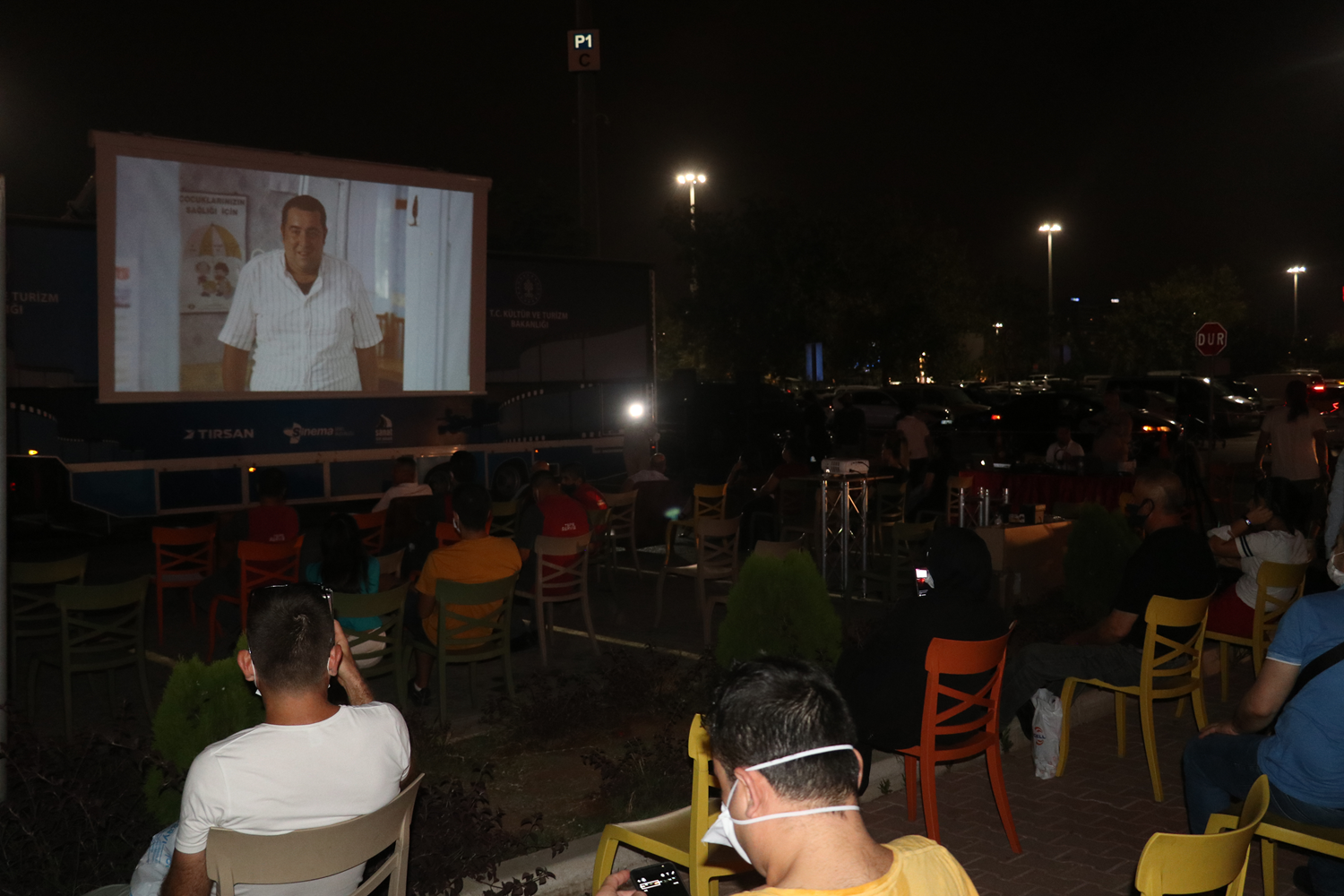Adana'da 'Gezen sinema t�r�' g�sterime ba�lad�