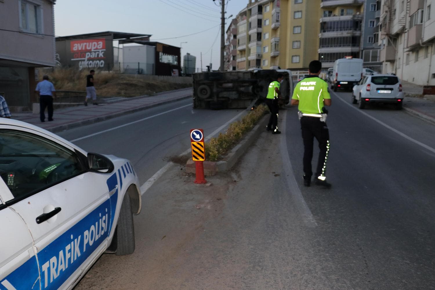 beton mikseri devrildi 1 ki�i yaraland�