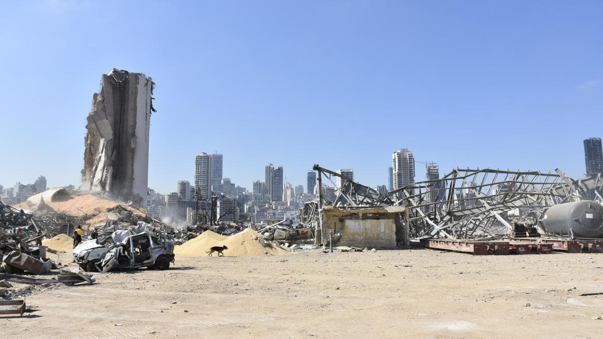 Beyrut'ta iddetli patlamann etkili olduu blgelerde hrszlk olaylar balad