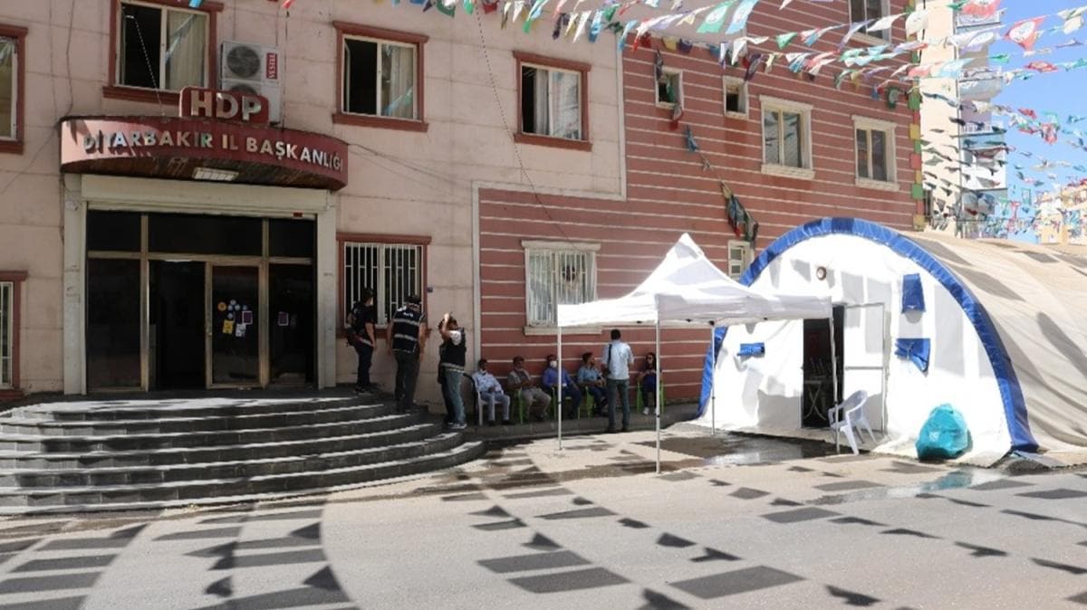Diyarbakr'daki annelerin evlat nbetine  2 aile daha katld