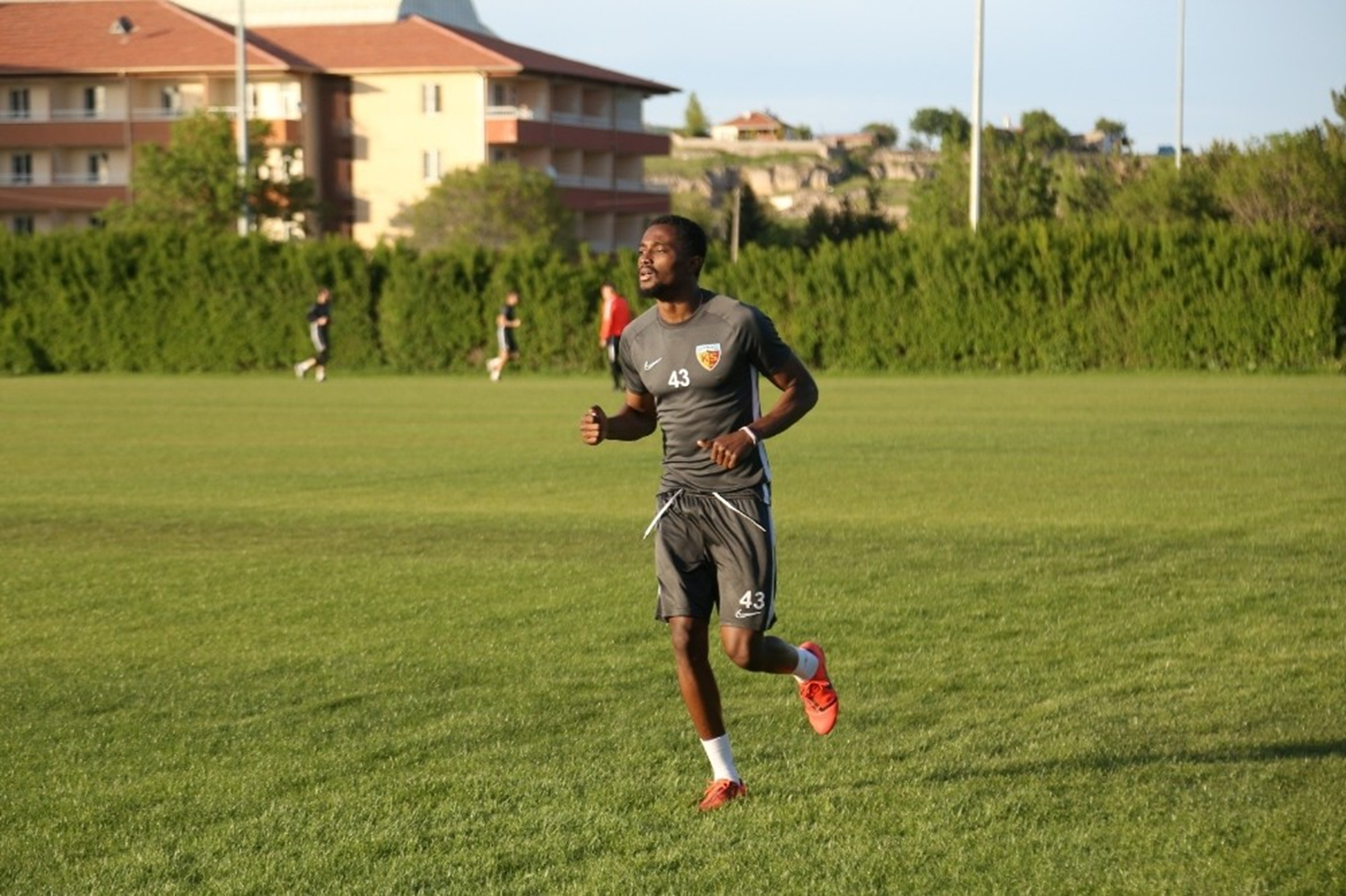 Mensah: 'T�rkiye'de mutluyum'