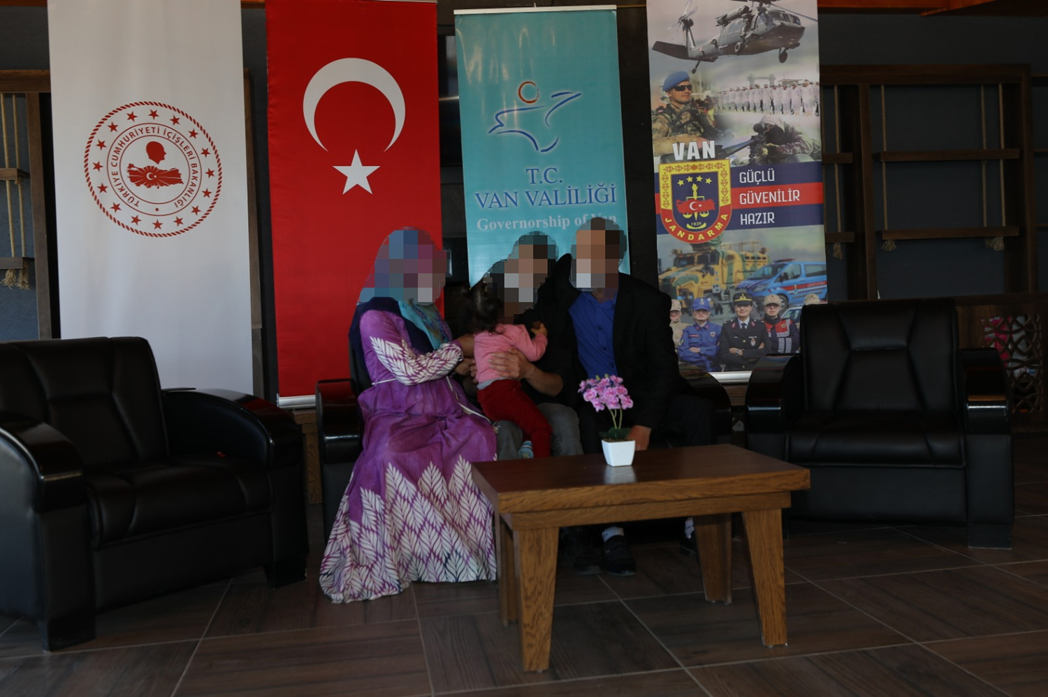 PKK'l� ter�rist g�venlik g��lerine teslim oldu
