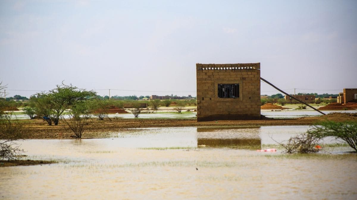 Sudan'daki sel hayat olumsuz etkiliyor