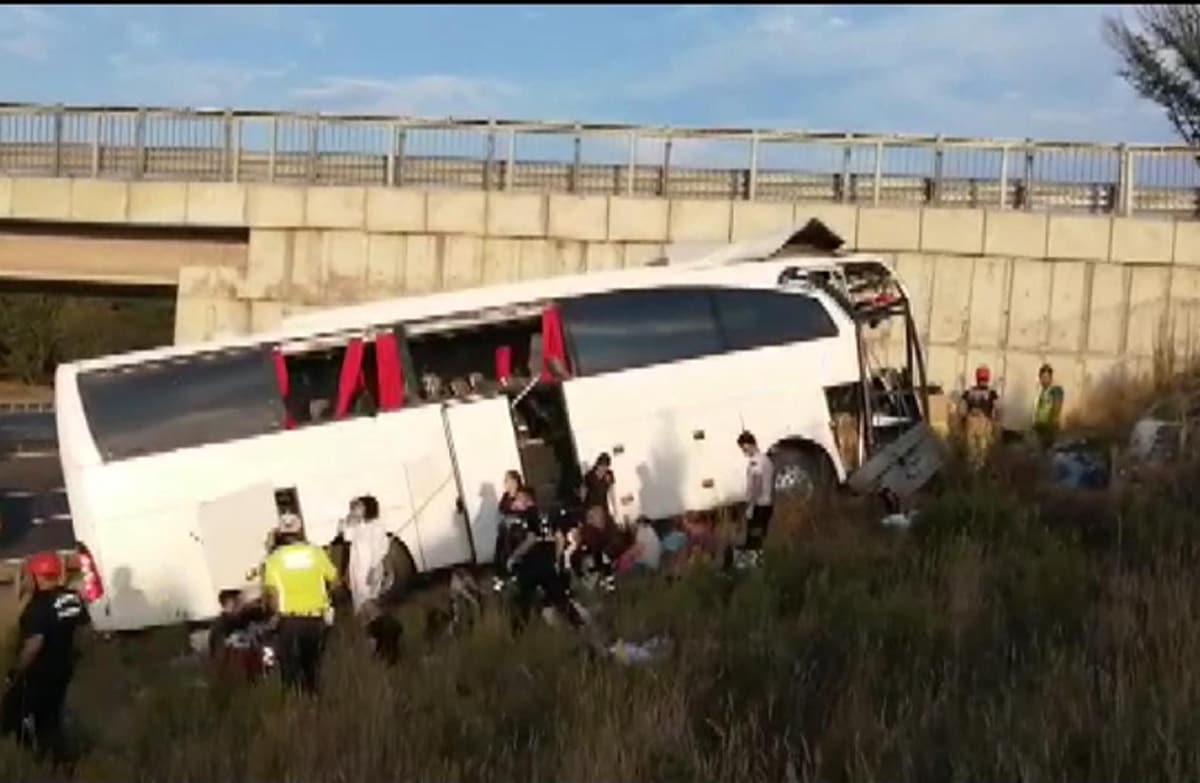 �stanbul'da otob�s kazas�! Valilik �l� say�s�n� a��klad�