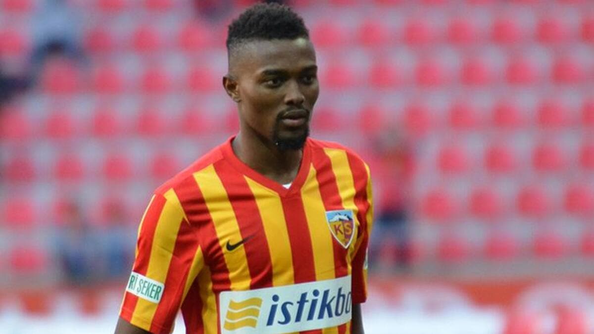 Mensah Galatasaray'la anla�t�