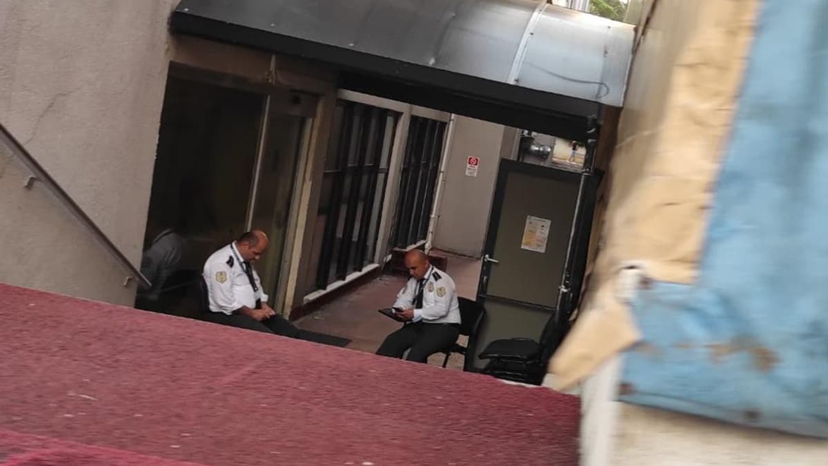 Spor salonunun kap�s�n� k�rd�lar! Hali� �niversitesi'nden TSYD'ye bask�n