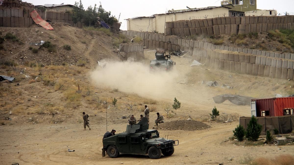 Afganistan'da dzenlenen bombal saldrda 2 kii yaraland