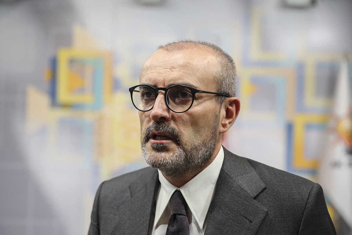 'AK Parti'nin oy oran� hi� y�zde 42-44 band�n�n alt�na d��medi'