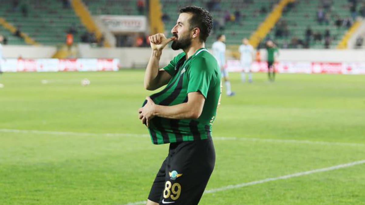 Akhisarspor'da Erhan �elenk belirsizli�i