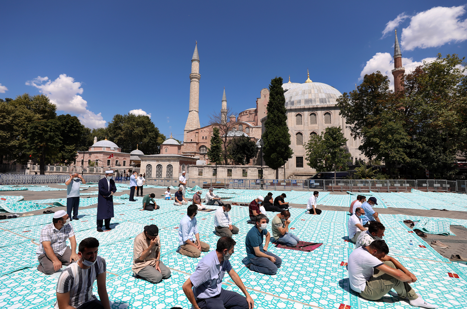 Ayasofya Camii'ne yo�un ilgi devam ediyor