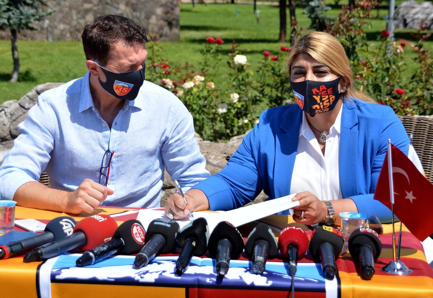 Berna G�zba��: Mensah'la ilgili g�r��t���m�z kul�pler var